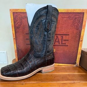 Brown/Blue Caiman Embroidery Square Toe boot - never worn. Size 9.5